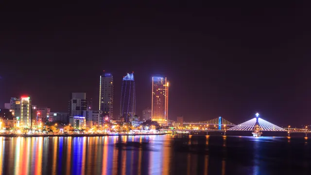 韩江龙桥灯光与岘港夜景