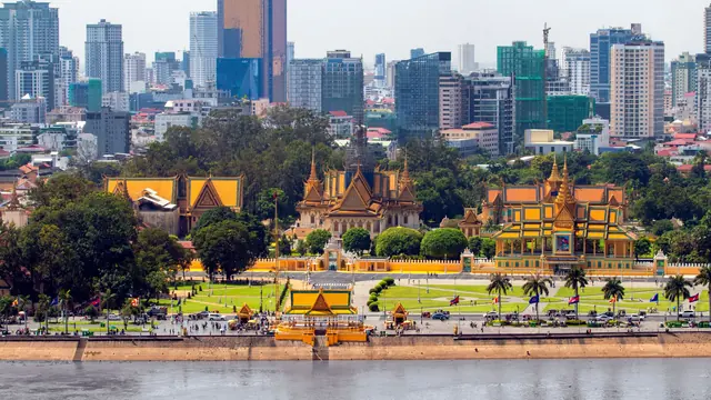 可见王宫与市区的金边全景