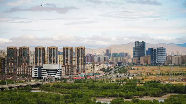 以群山为背景的乌兰巴托市区全景
