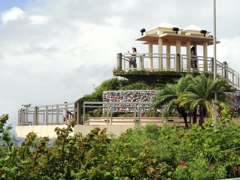Two Lovers Point