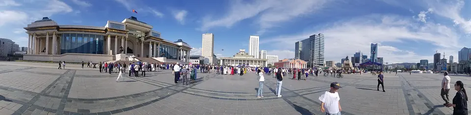 Sükhbaatar Square (Chinggis Square)